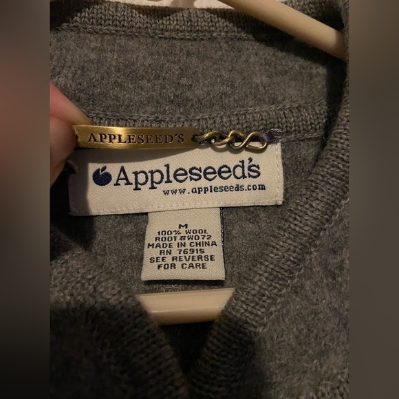 Appleseed's Women’s 100% Wool Cardigan Sweater Button’s Up Size Medium shirt GUC - Picture 3 of 5